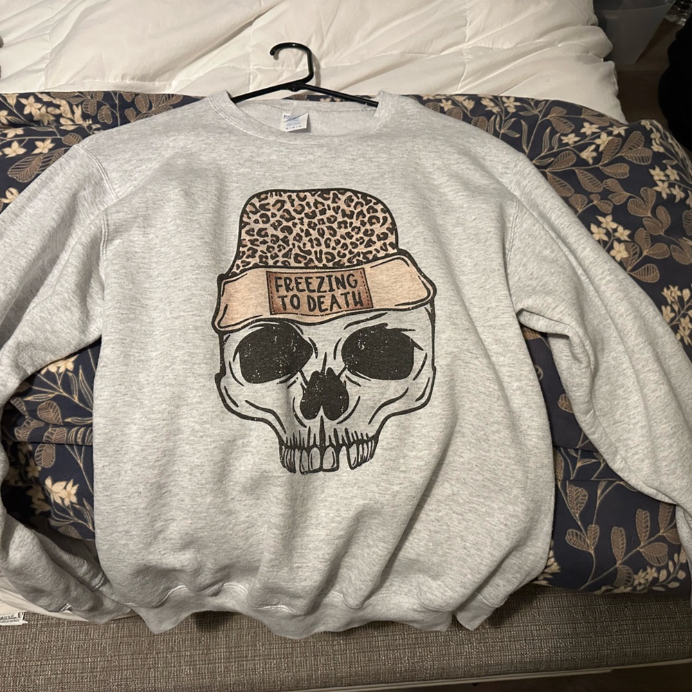 Freezing To Death Skull Graphic Sweatshirt